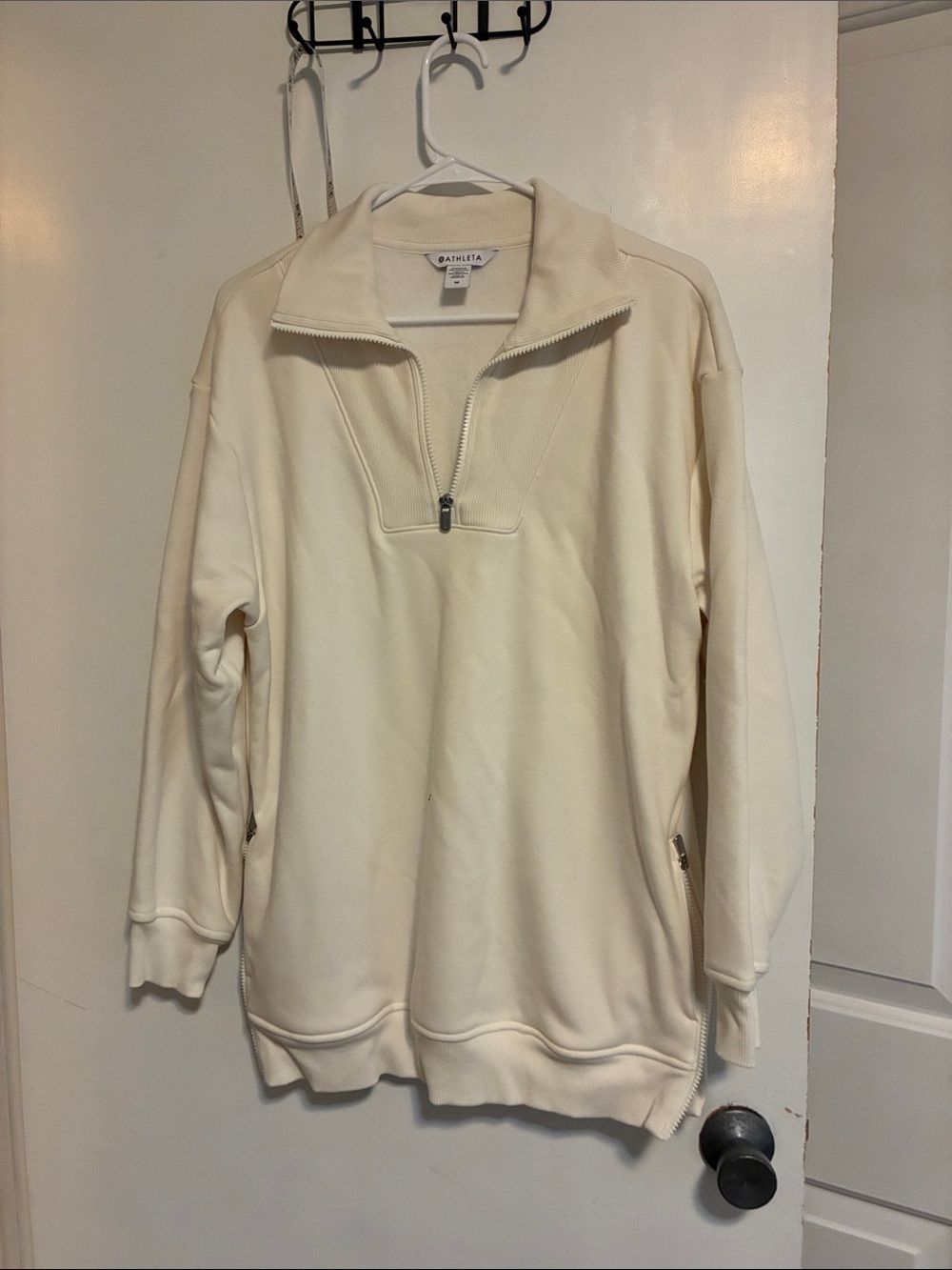 Women’s Athleta Cozy Karma 1/2 Zip Sweatshirt in Magnolia White. Size medium